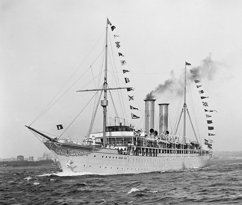 Historic photograph of the cruise ship Prinzessin Victoria Louise around 1900